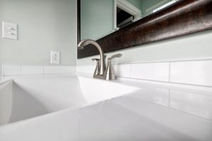 замер пространства для раковины и подводок воды